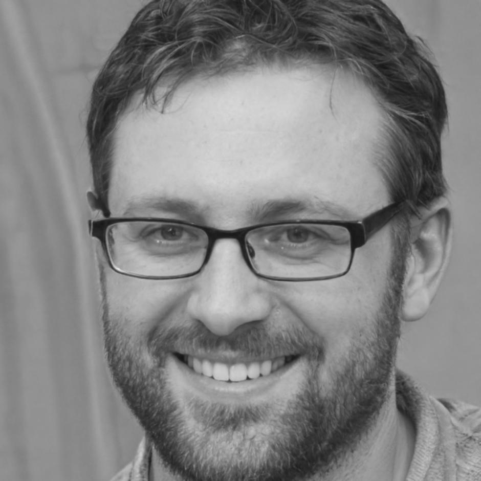 Taras Holovko — lead hatha yoga instructor at Ravixo Cunel